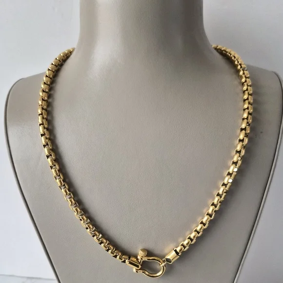 Elegant Gold Chain Necklace - Picture 3 of 4
